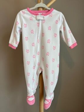 ⭐️⭐️PICK 5 / $20 Baby Girls White and Pink Footed One-Piece Pajama 6M